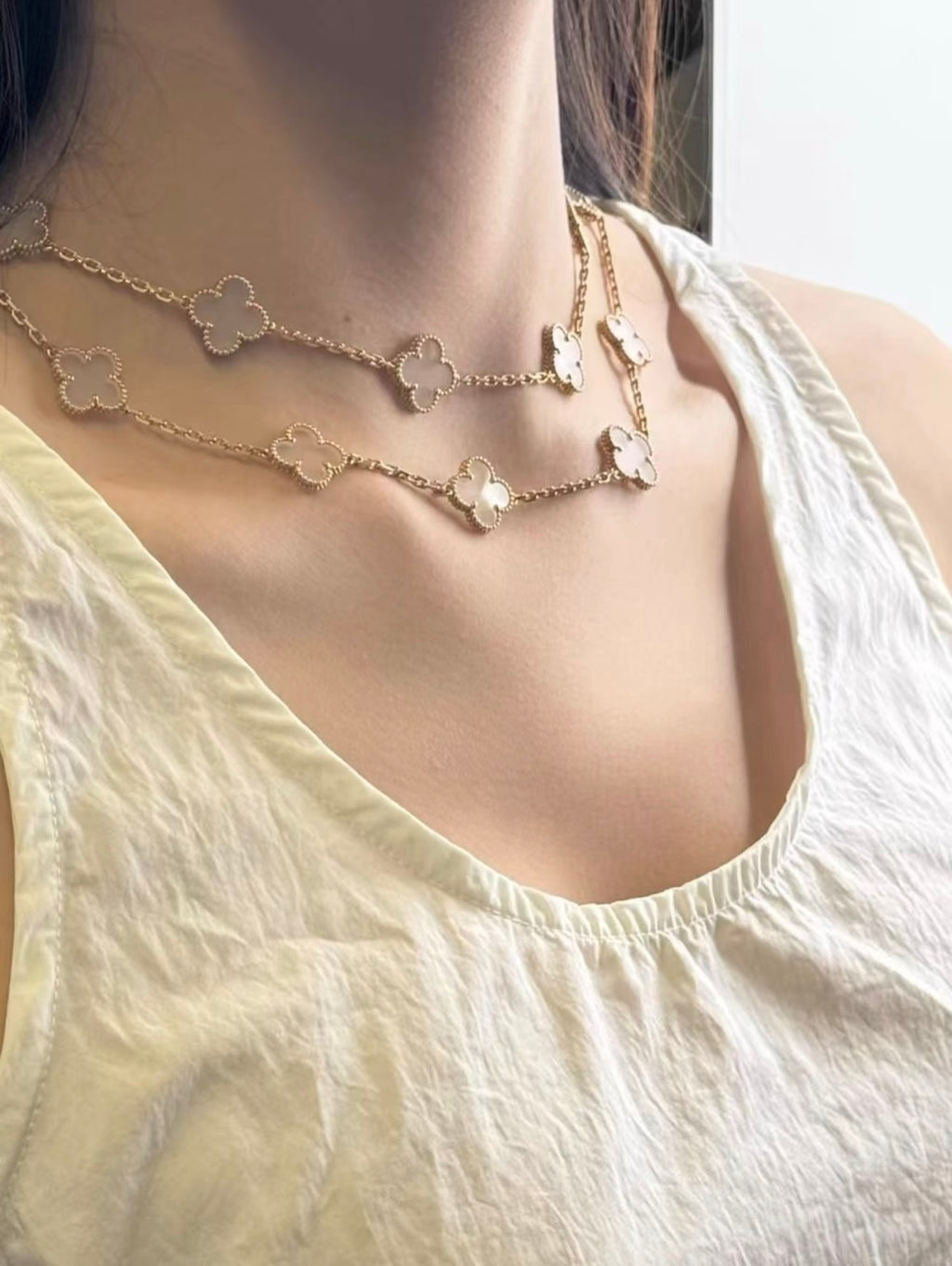 20-Motif Clover Crystal Necklace