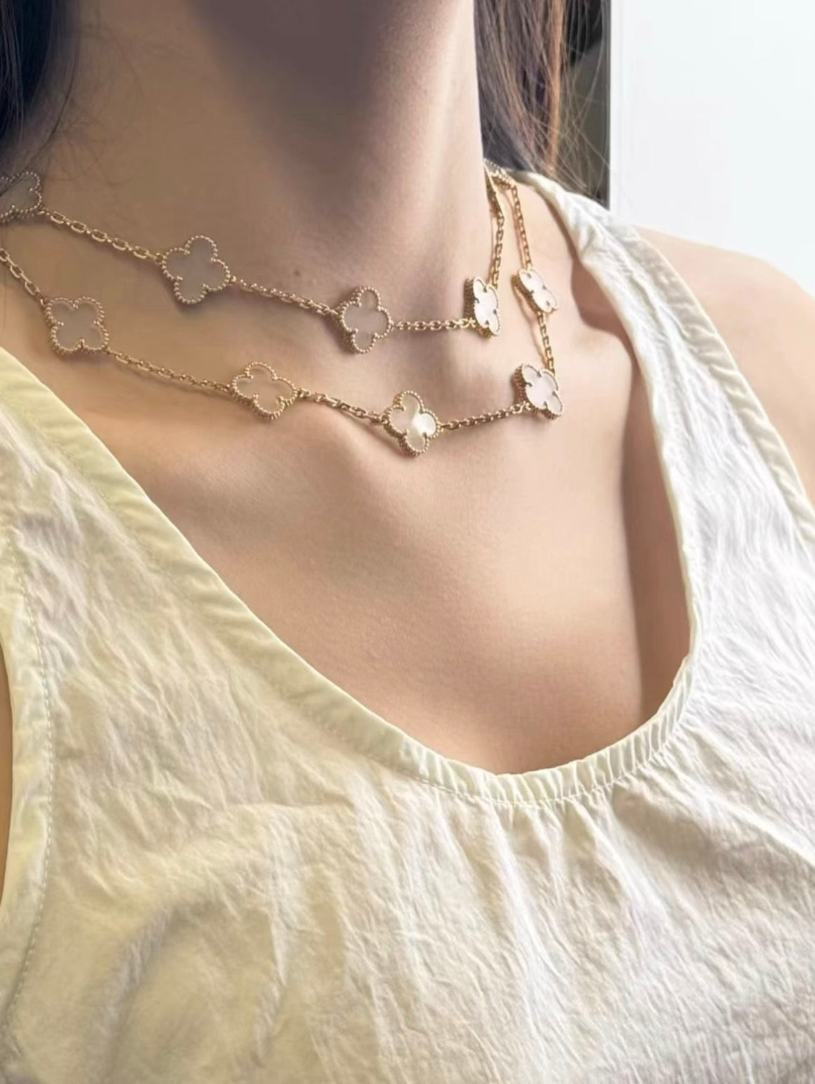 20-Motif Clover Crystal Necklace
