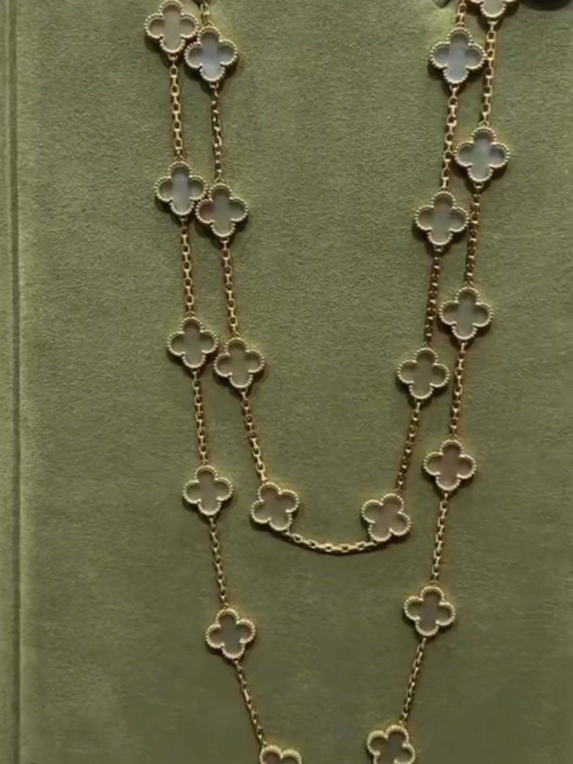 20-Motif Clover Crystal Necklace